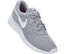 NIKE Men s Tanjun Running Shoe