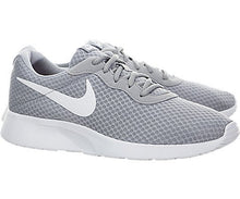 NIKE Men s Tanjun Running Shoe